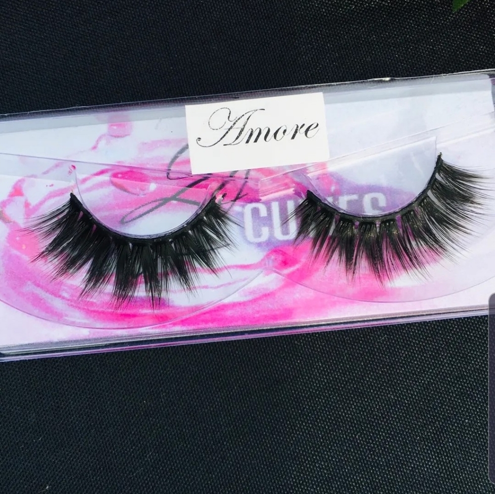 Lashes: Style: Amore